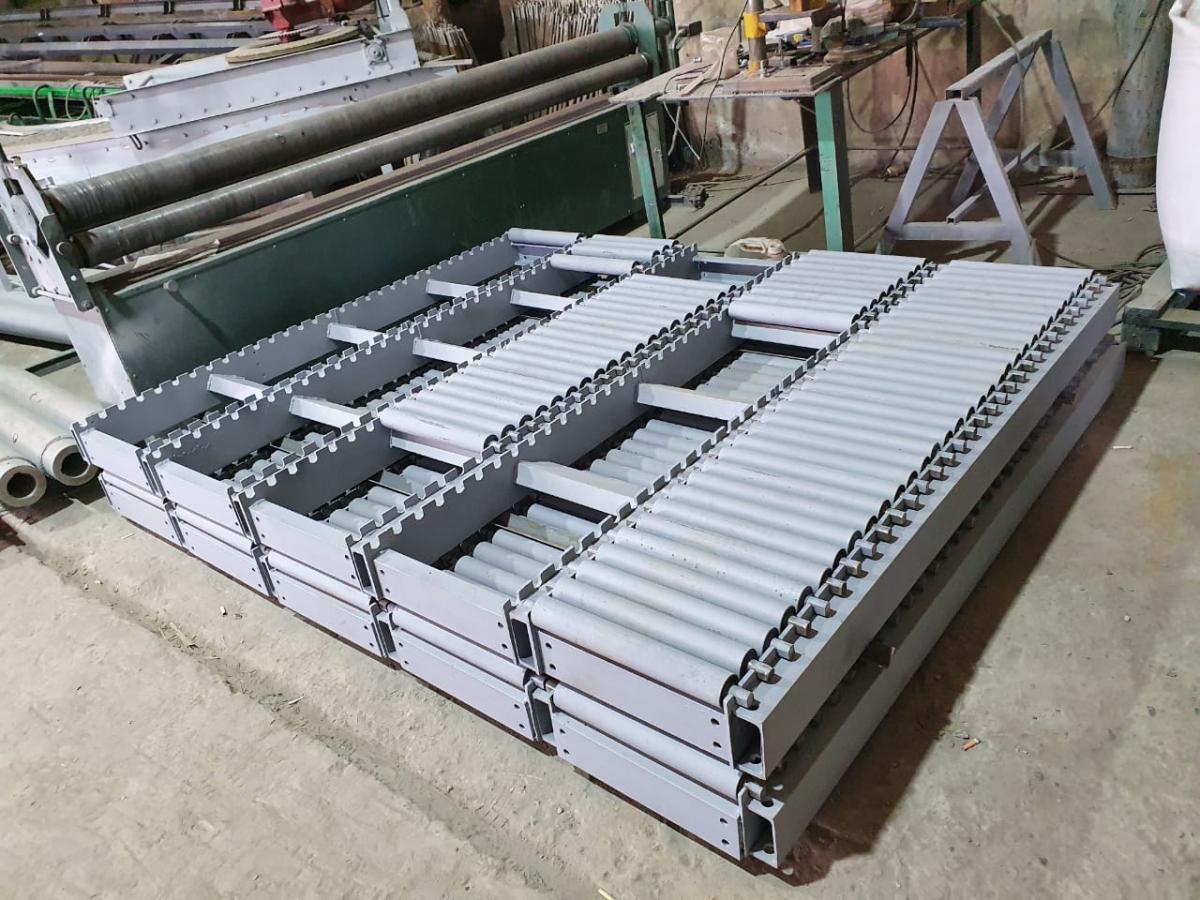 Неприводной напольный рольганг для перемещения тяжелых грузов