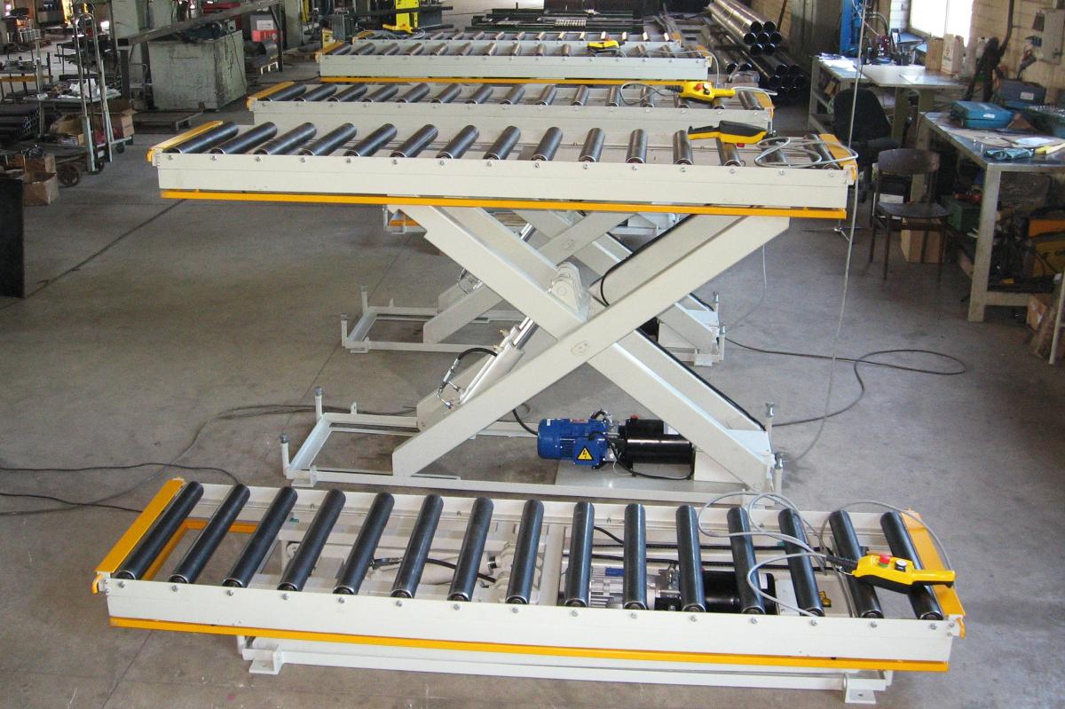 Подъемный стол с неприводными рольгангами